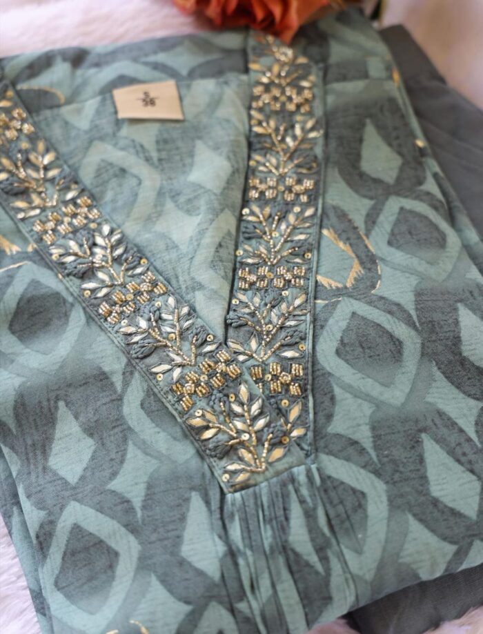 Mridula Ikat Print Kurta Set with V-Neck Embellishment - Image 5